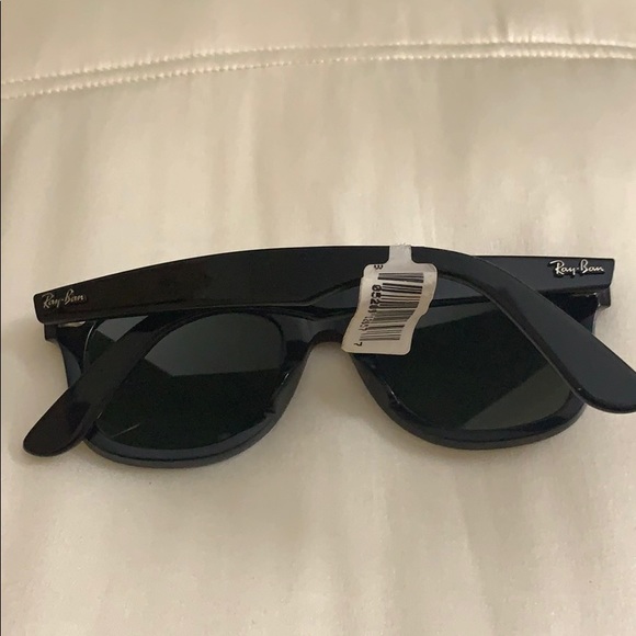 Ray Ban Black Wayfarer Sun Glasses Never worn